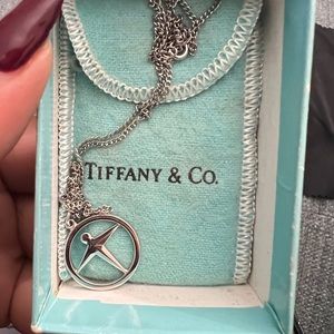 Tiffeny necklace with the box